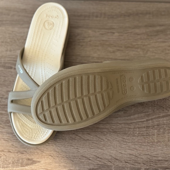 CROCS Women's Patricia II Wedge Slide Beige Slide Sandals Waterproof Comfy - Picture 4 of 5